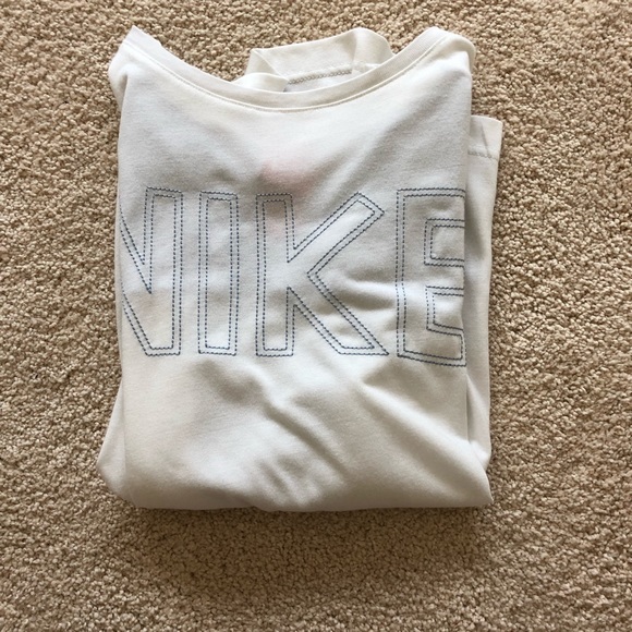 nike t shirt - Picture 2 of 3